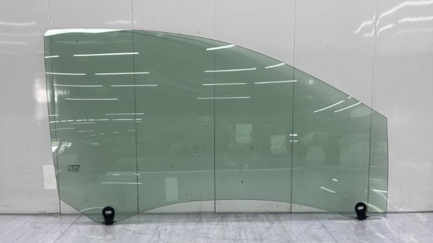 Vitre avant droit RENAULT CLIO 3 PHASE 1 Diesel