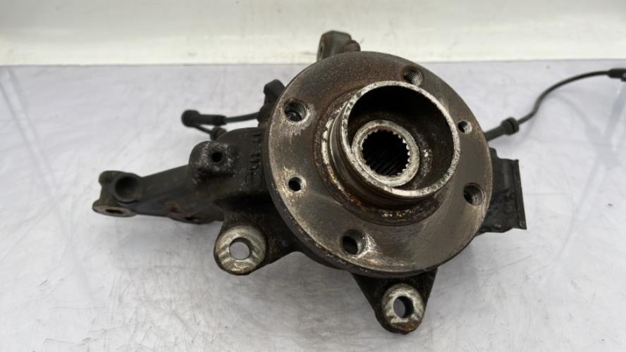 Fusee avant gauche RENAULT CLIO 4 PHASE 2 Essence