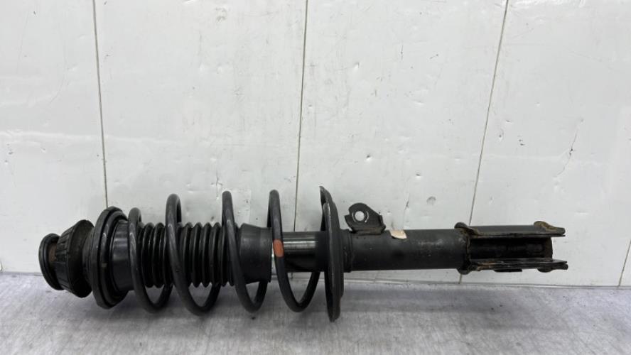Amortisseur avant droit TOYOTA YARIS 2 PHASE 2 Essence