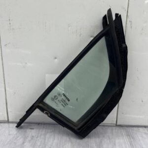 Custode avant droit (porte) TOYOTA YARIS 2 PHASE 2 Essence