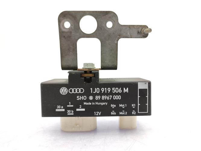 Relais de prechauffage VOLKSWAGEN POLO 4 PHASE 1 Essence