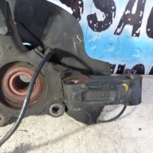 Fusee avant gauche PEUGEOT 807 Diesel