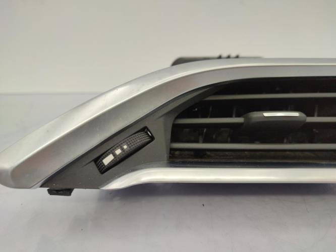 Aerateur tableau de bord avant droit PEUGEOT 208 1 PHASE 2 Essence