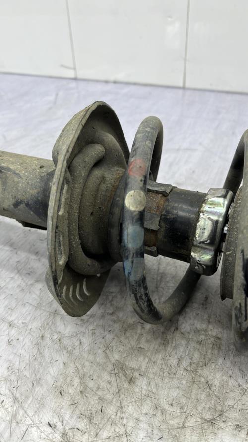 Amortisseur avant droit VOLKSWAGEN GOLF 5 Essence