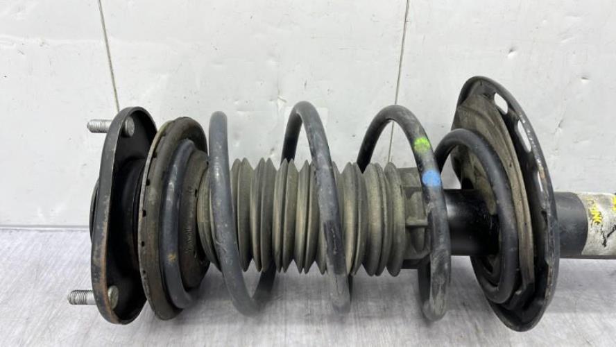 Amortisseur avant droit TOYOTA AURIS 2 PHASE 2 Essence