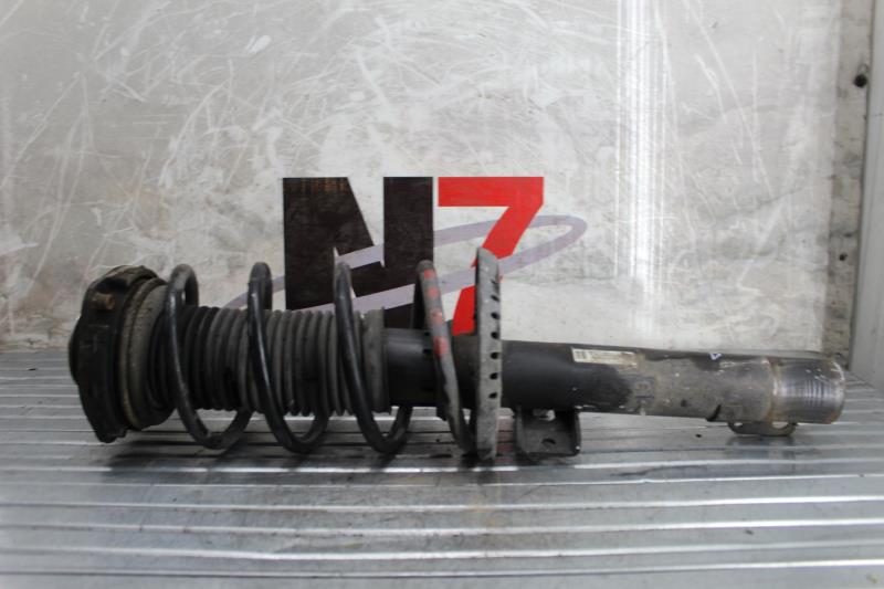 Amortisseur avant droit VOLKSWAGEN POLO 4 PHASE 1 Essence