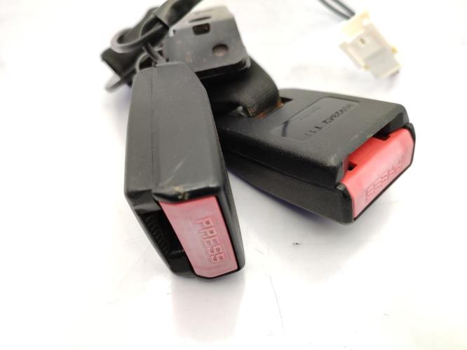 Attache ceinture arriere droit CITROEN C4 1 PHASE 1 Diesel