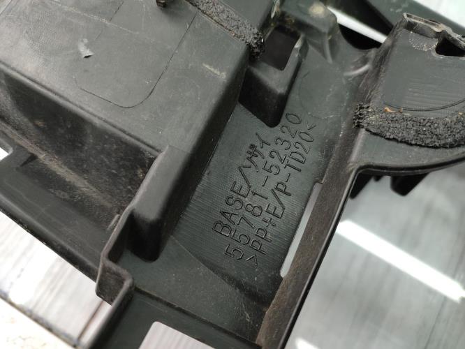 Baie de pare brise TOYOTA VERSO-S PHASE 1 Essence