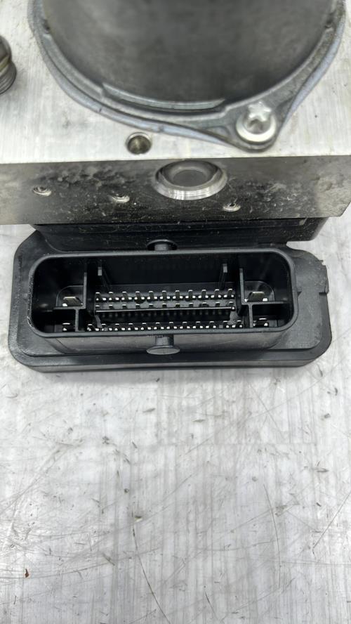 Bloc ABS (freins anti-blocage) VOLKSWAGEN POLO 6 PHASE 1 Essence