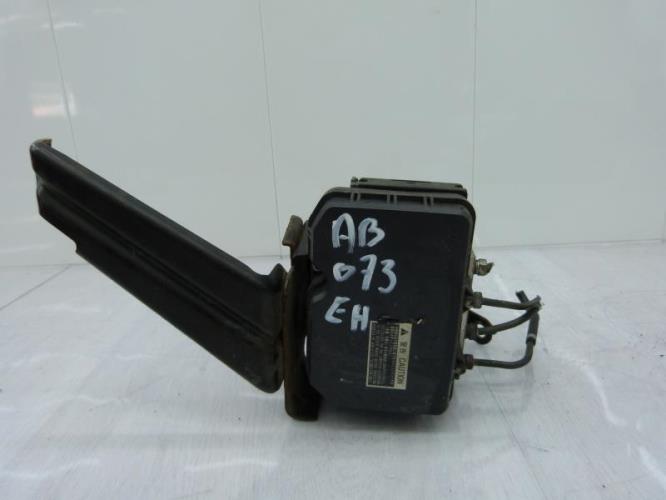 Bloc ABS (freins anti-blocage) TOYOTA IQ Essence