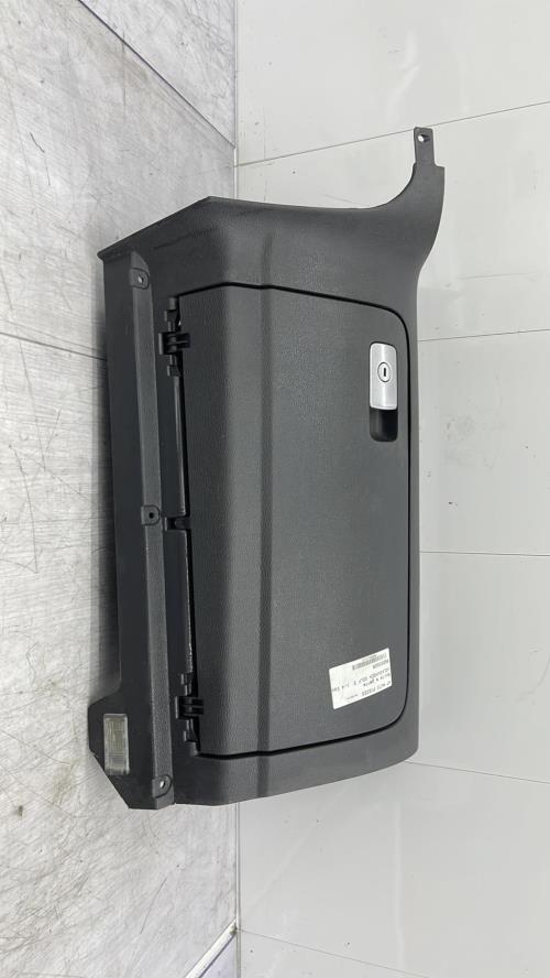 Boite a gants VOLKSWAGEN GOLF 5 Essence