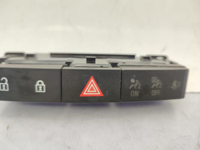 Bouton de warning OPEL ASTRA J PHASE 1 Diesel