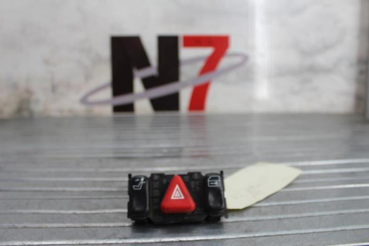 Bouton de warning MERCEDES CLASSE E 210 PHASE 2 Diesel