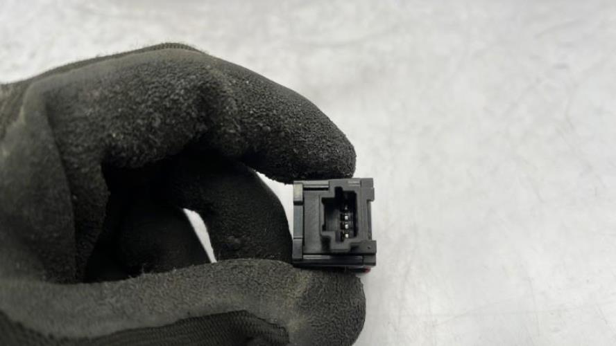 Bouton de warning NISSAN MICRA 5 Essence