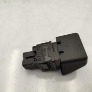 Bouton de warning NISSAN MICRA 3 PHASE 2 Essence