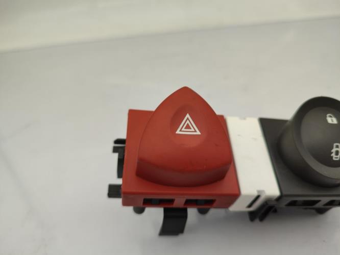 Bouton de warning RENAULT MEGANE 2 PHASE 2 Essence