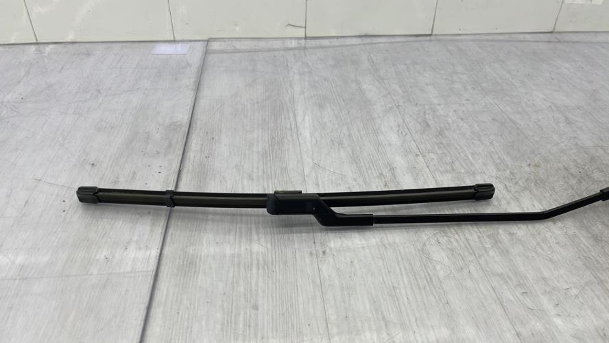 Bras essuie glace avant droit VOLKSWAGEN POLO 6 PHASE 1 Essence