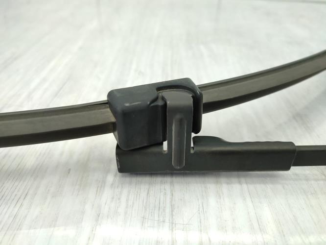 Bras essuie glace avant gauche VOLKSWAGEN GOLF PLUS PHASE 1 Essence