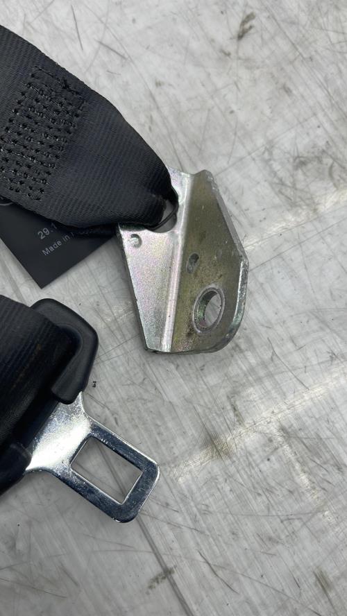 Ceinture arriere gauche VOLKSWAGEN GOLF 5 Essence