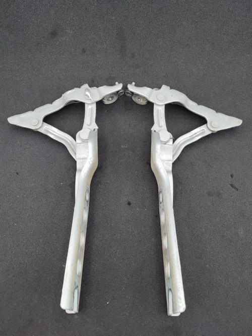 Charniere de capot SKODA OCTAVIA 2 PHASE 1 Diesel