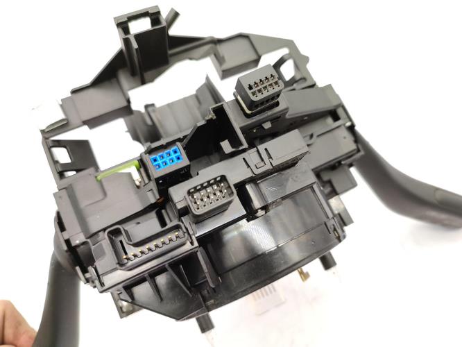 Com (Bloc Contacteur Tournant+Commodo Essuie Glace+Commodo Phare) VOLKSWAGEN GOLF 5 Diesel