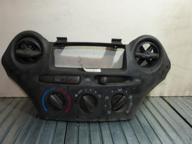 Commande chauffage TOYOTA YARIS 1 PHASE 1 Essence