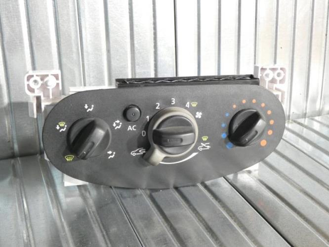 Commande chauffage DACIA SANDERO 1 Diesel