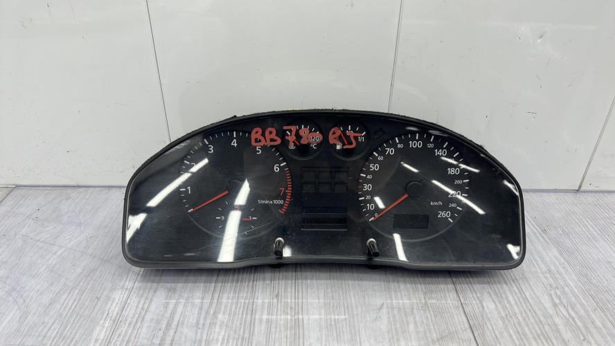 Compteur AUDI A4 1 AVANT PHASE 1 BREAK Essence