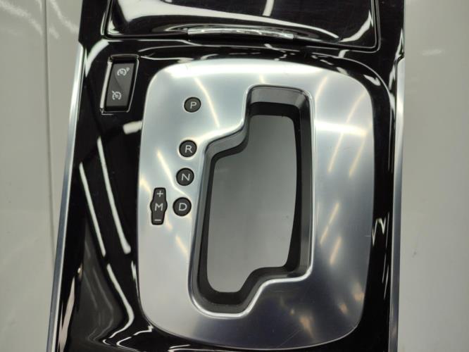 Console central (interieur plastique) RENAULT LATITUDE Diesel