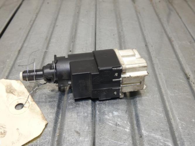 Contacteur feu stop RENAULT CLIO 3 PHASE 2 Diesel