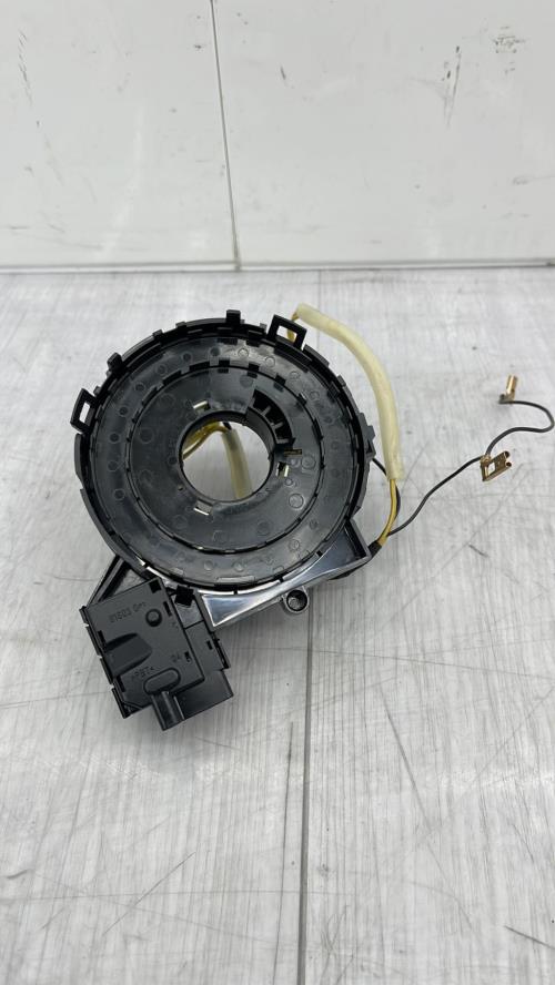 Contacteur tournant VOLKSWAGEN GOLF 5 Essence