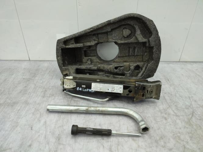 Cric (Ensemble depannage) VOLKSWAGEN POLO 5 PHASE 1 Diesel