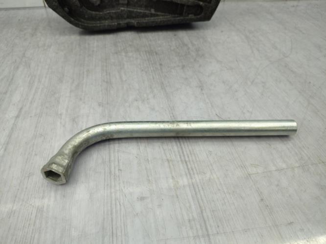 Cric (Ensemble depannage) VOLKSWAGEN POLO 5 PHASE 1 Diesel