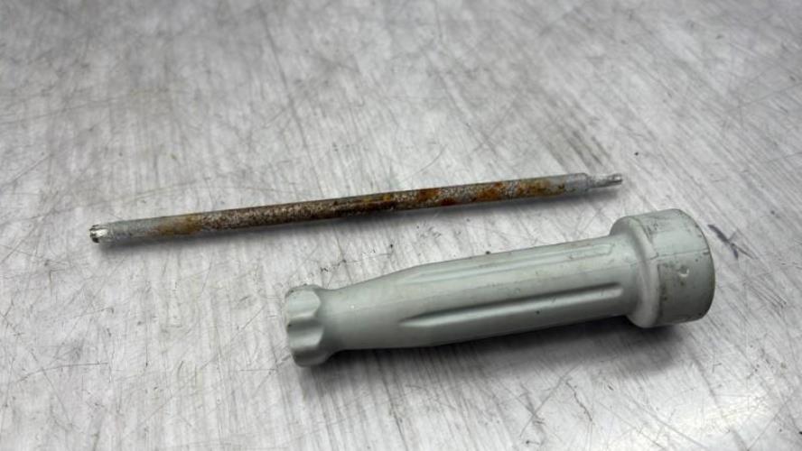 Cric (Ensemble depannage) RENAULT CLIO 2 PHASE 1 Essence