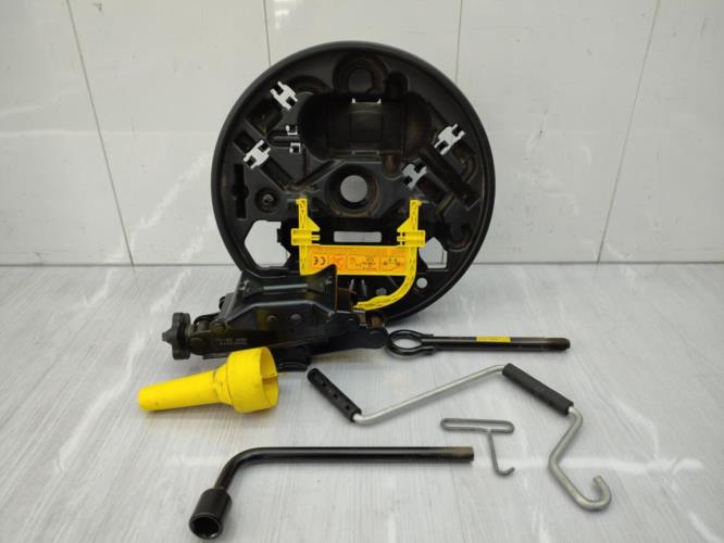 Cric (Ensemble depannage) RENAULT CLIO 2 PHASE 2 Essence