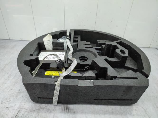 Cric (Ensemble depannage) AUDI A3 2 SPORTBACK PHASE 1 Diesel