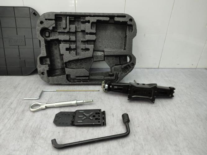 Cric (Ensemble depannage) CITROEN C4 PICASSO 1 Diesel