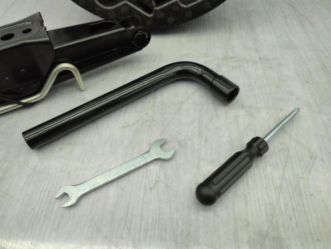 Cric (Ensemble depannage) RENAULT LATITUDE Diesel