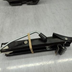 Cric (Ensemble depannage) VOLKSWAGEN FOX Essence