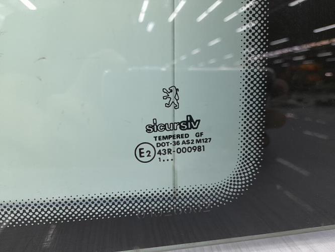 Custode arriere droit PEUGEOT 406 COUPE Essence