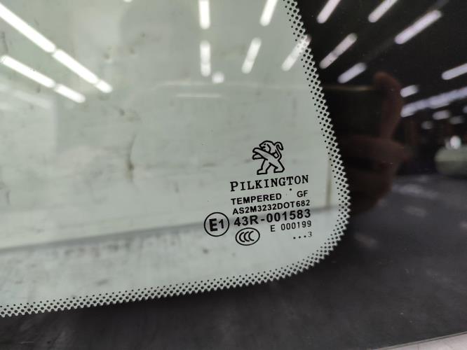 Custode arriere droit PEUGEOT 208 1 PHASE 1