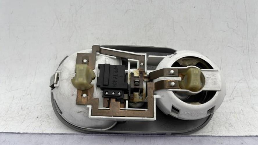 Eclairage de plafonnier RENAULT CLIO 2 PHASE 1 Essence