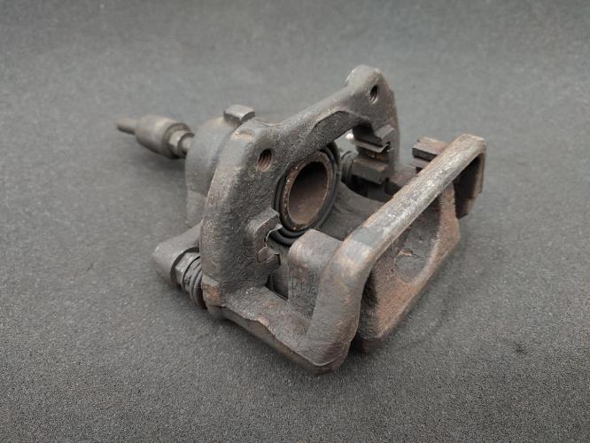 Etrier arriere droit (freinage) BMW SERIE 1 E87 PHASE 1 Diesel