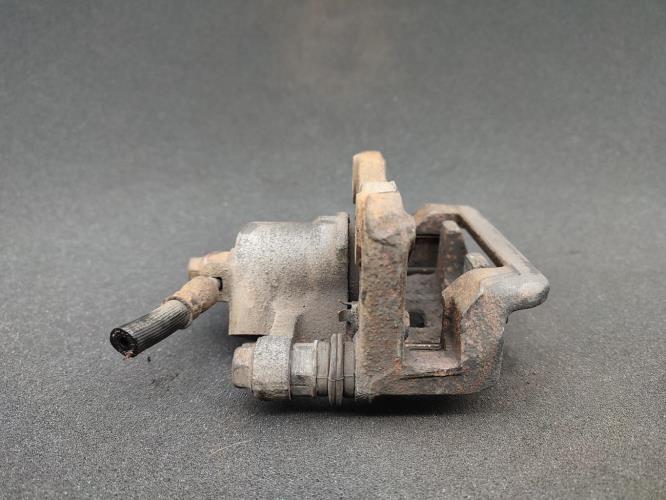 Etrier arriere gauche (freinage) HYUNDAI TUCSON 1 Diesel