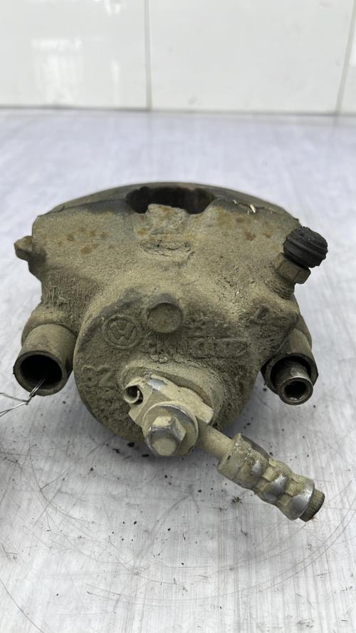 Etrier avant droit (freinage) VOLKSWAGEN GOLF 5 Diesel