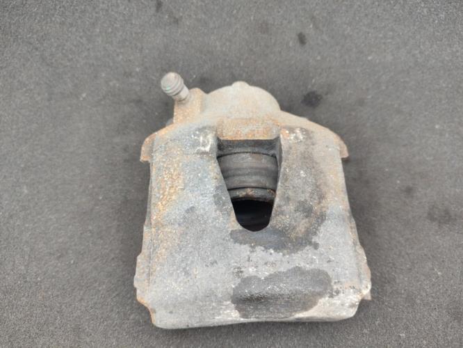 Etrier avant droit (freinage) VOLKSWAGEN POLO 5 PHASE 1