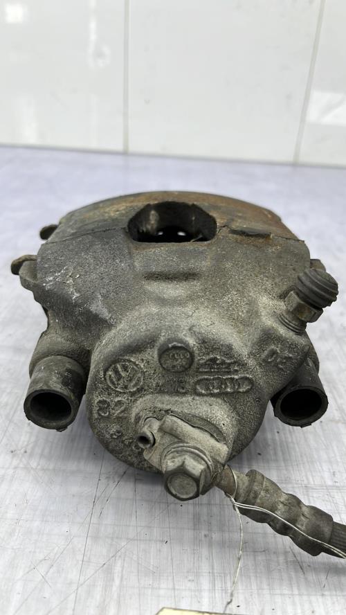 Etrier avant droit (freinage) VOLKSWAGEN POLO 5 PHASE 1 Essence