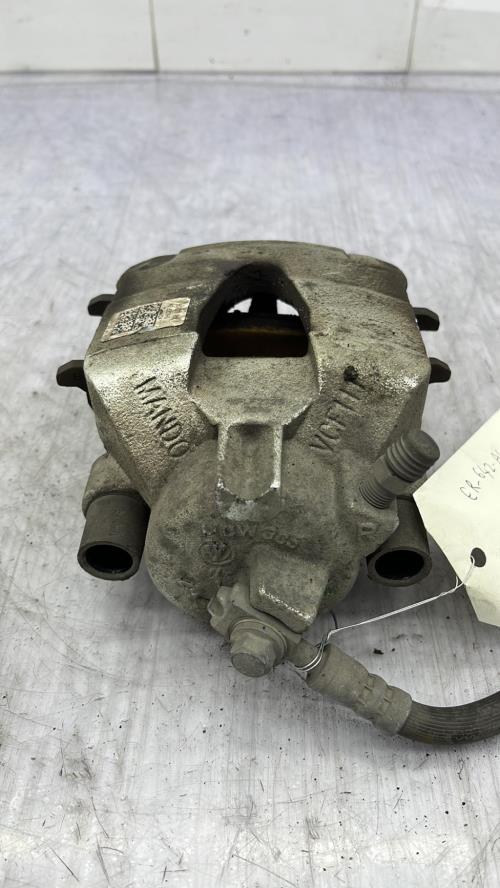 Etrier avant droit (freinage) VOLKSWAGEN POLO 6 PHASE 1 Essence