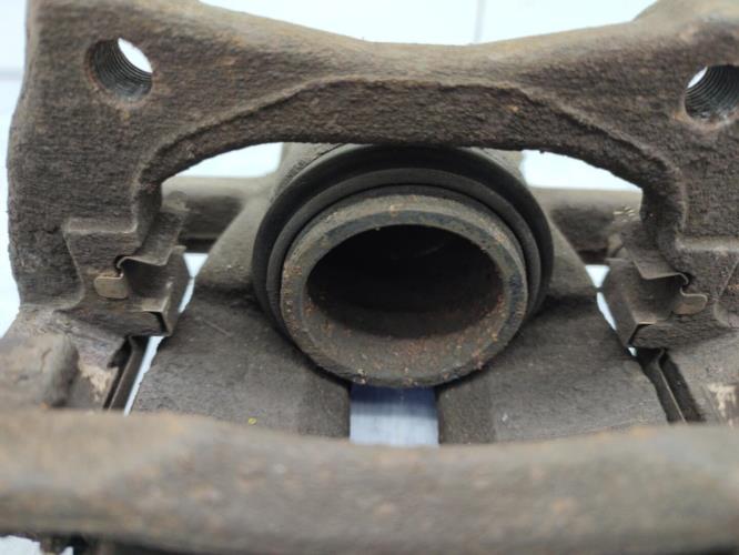 Etrier avant droit (freinage) RENAULT CLIO 3 PHASE 1 Diesel