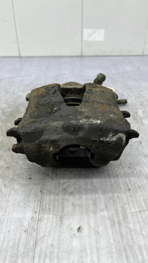 Etrier avant droit (freinage) VOLKSWAGEN GOLF 4 Essence
